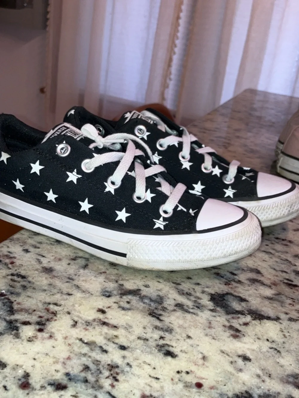 Youth big kid sz. 4 low top Converse sneakers